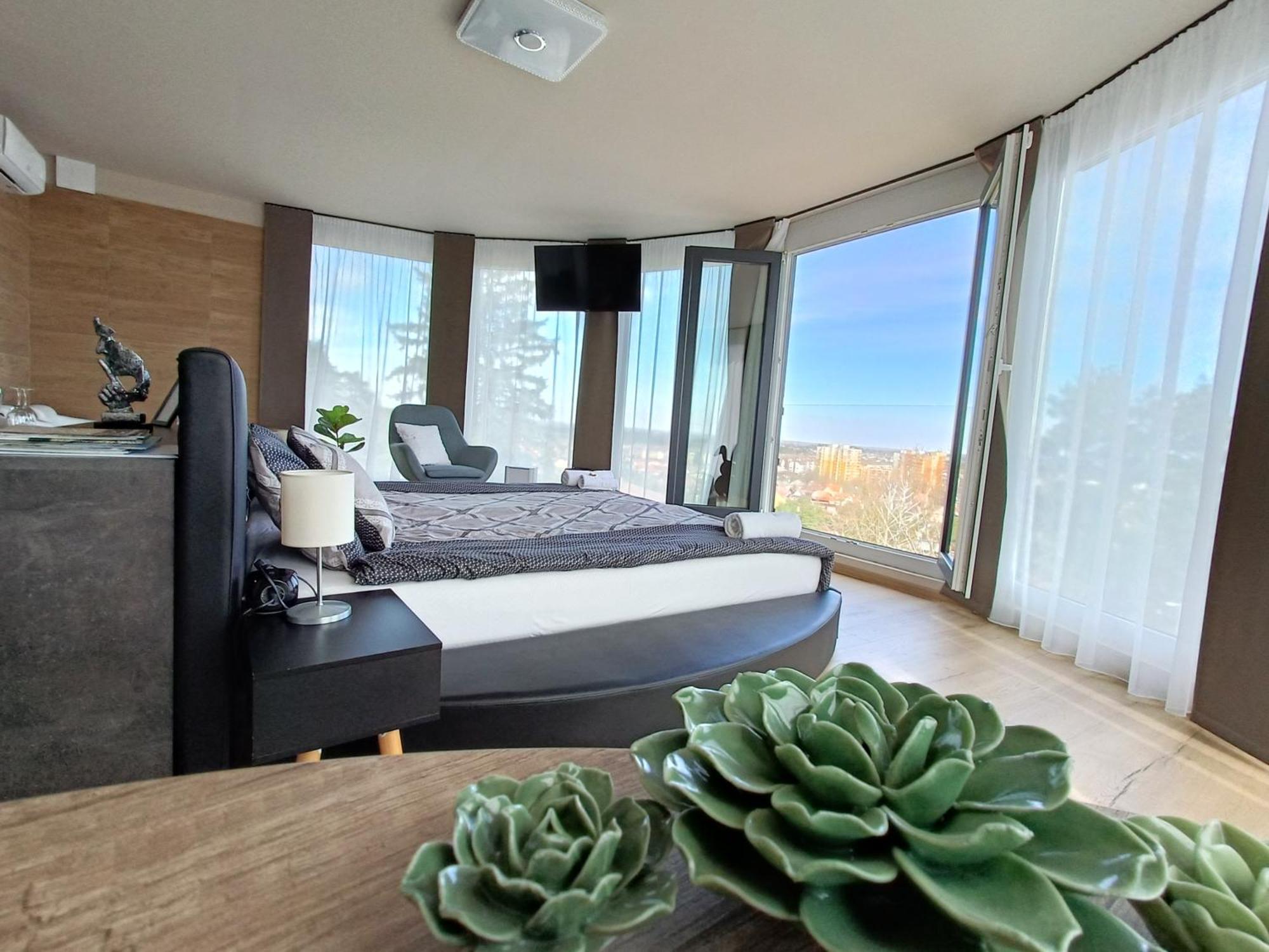 West Panorama Penthouse - Apartment With A Fantastic View Of The City Szombathely Dış mekan fotoğraf
